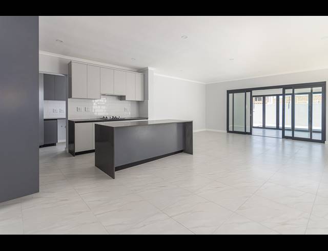 4 BEDROOM FREEHOLD FOR SALE IN PARKLANDS NORTH